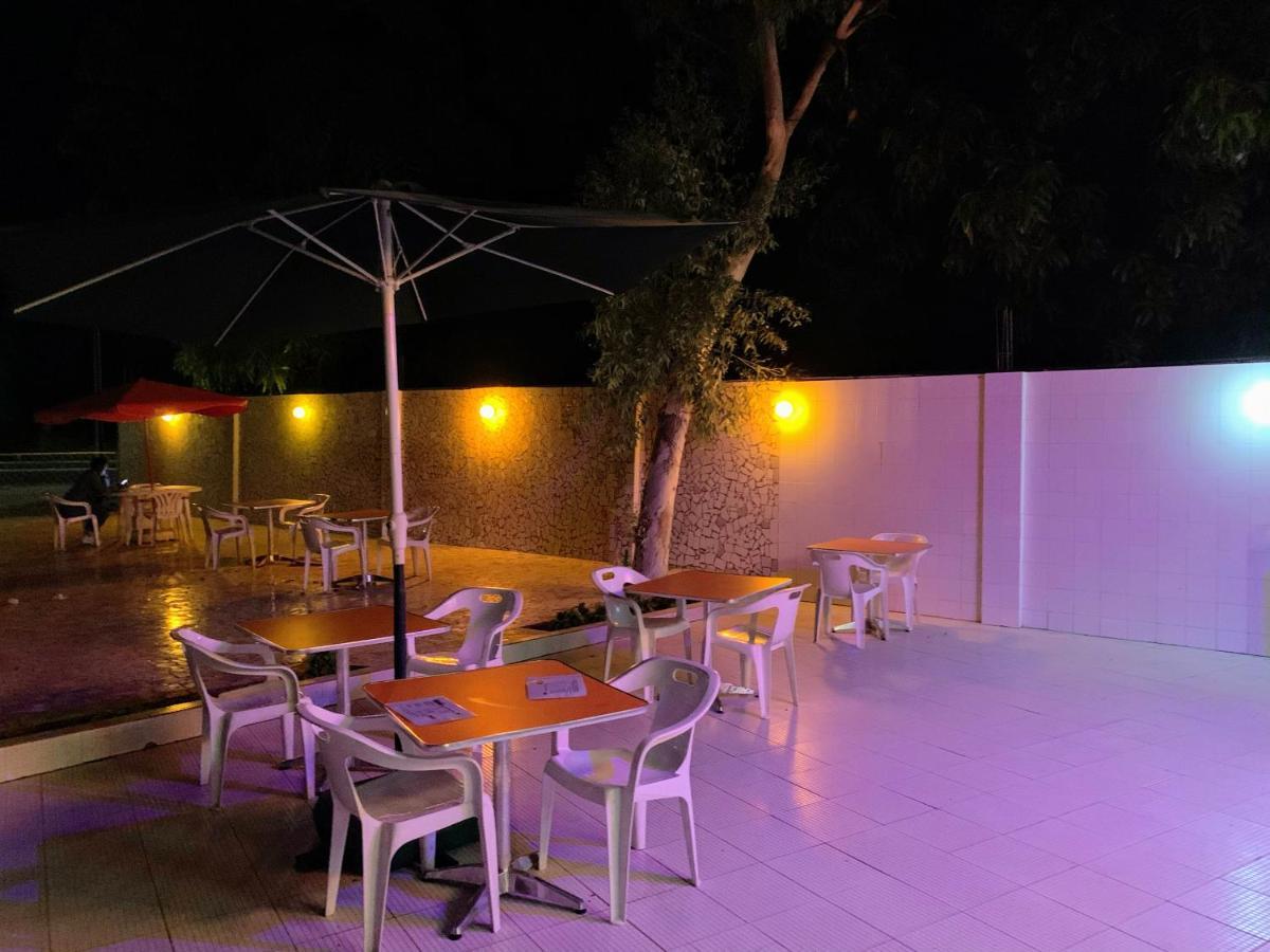 Woodpecker Resort Hotel Banjul Buitenkant foto