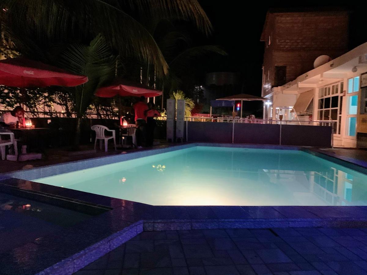 Woodpecker Resort Hotel Banjul Buitenkant foto