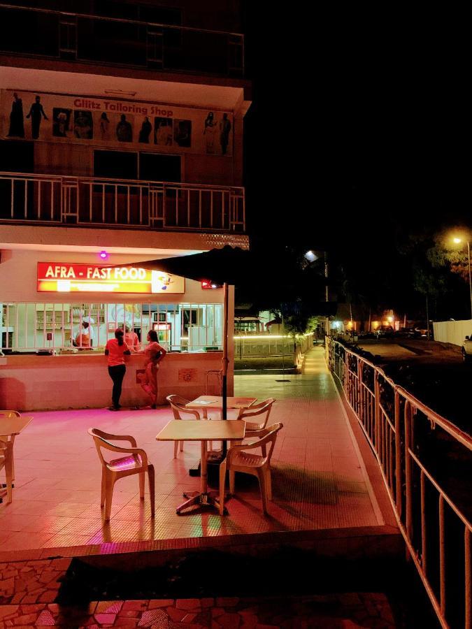 Woodpecker Resort Hotel Banjul Buitenkant foto