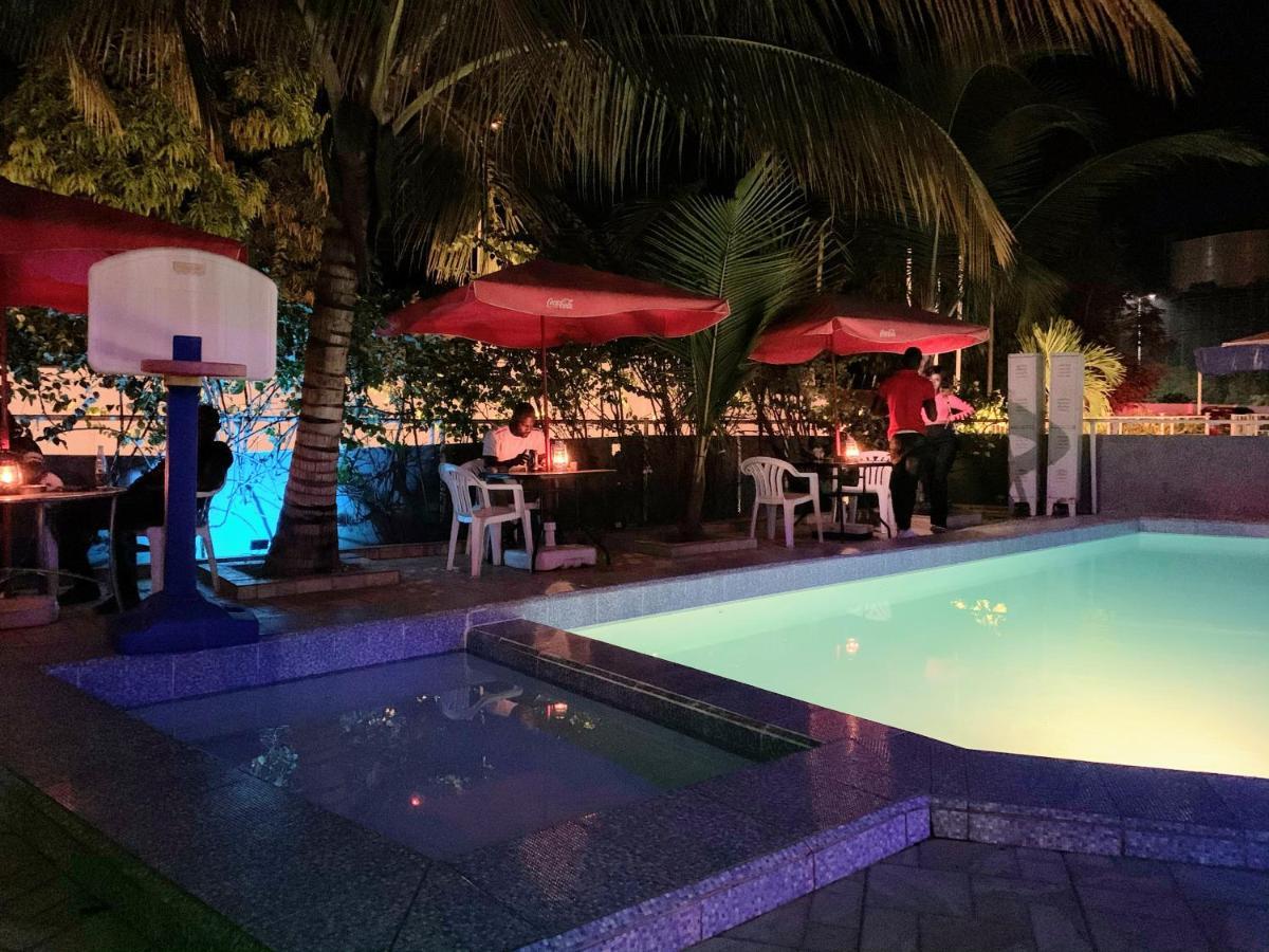 Woodpecker Resort Hotel Banjul Buitenkant foto