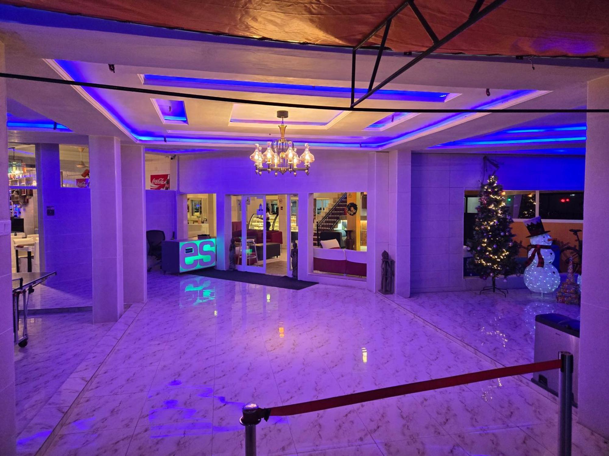 Woodpecker Resort Hotel Banjul Buitenkant foto