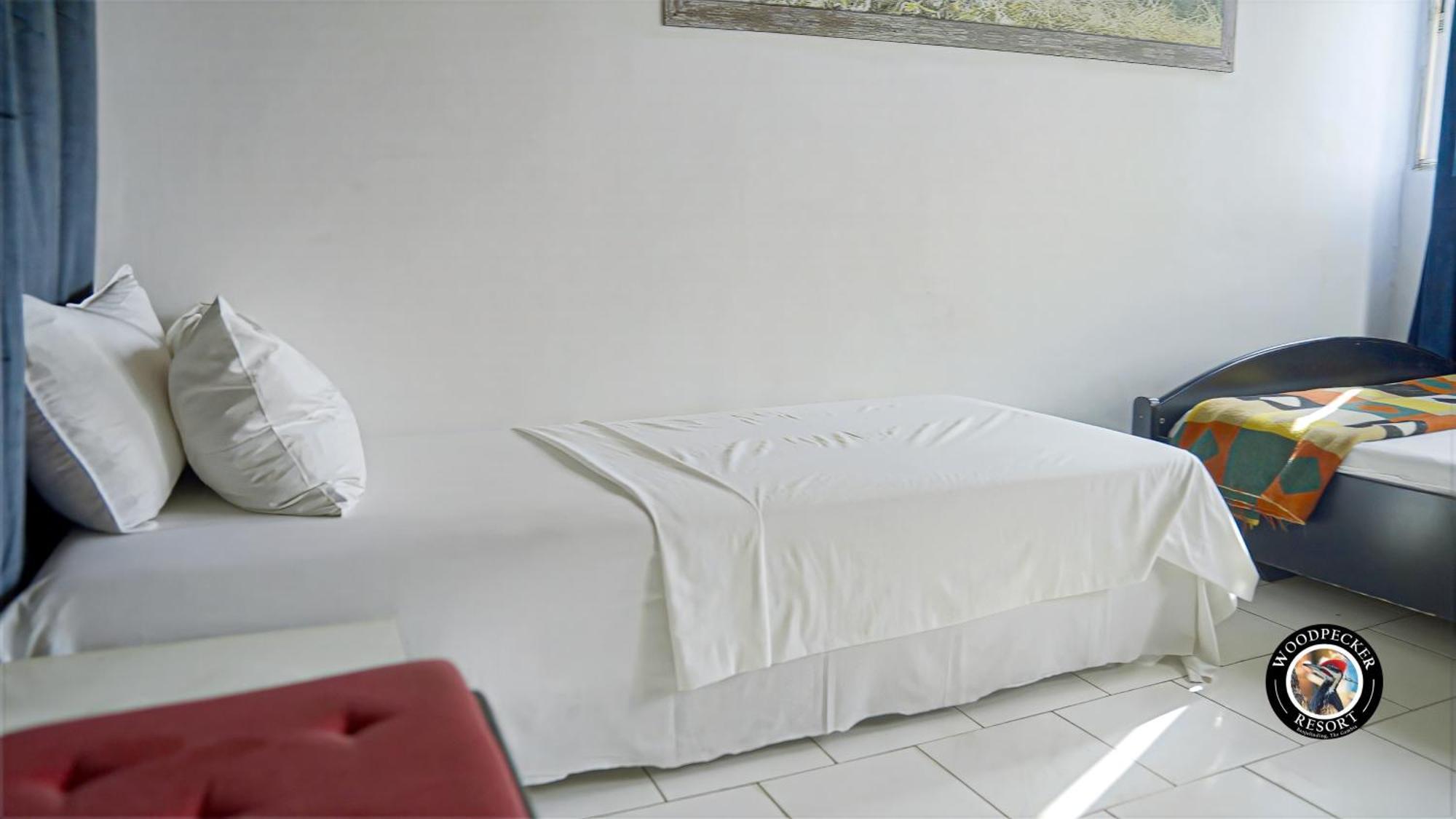 Woodpecker Resort Hotel Banjul Buitenkant foto