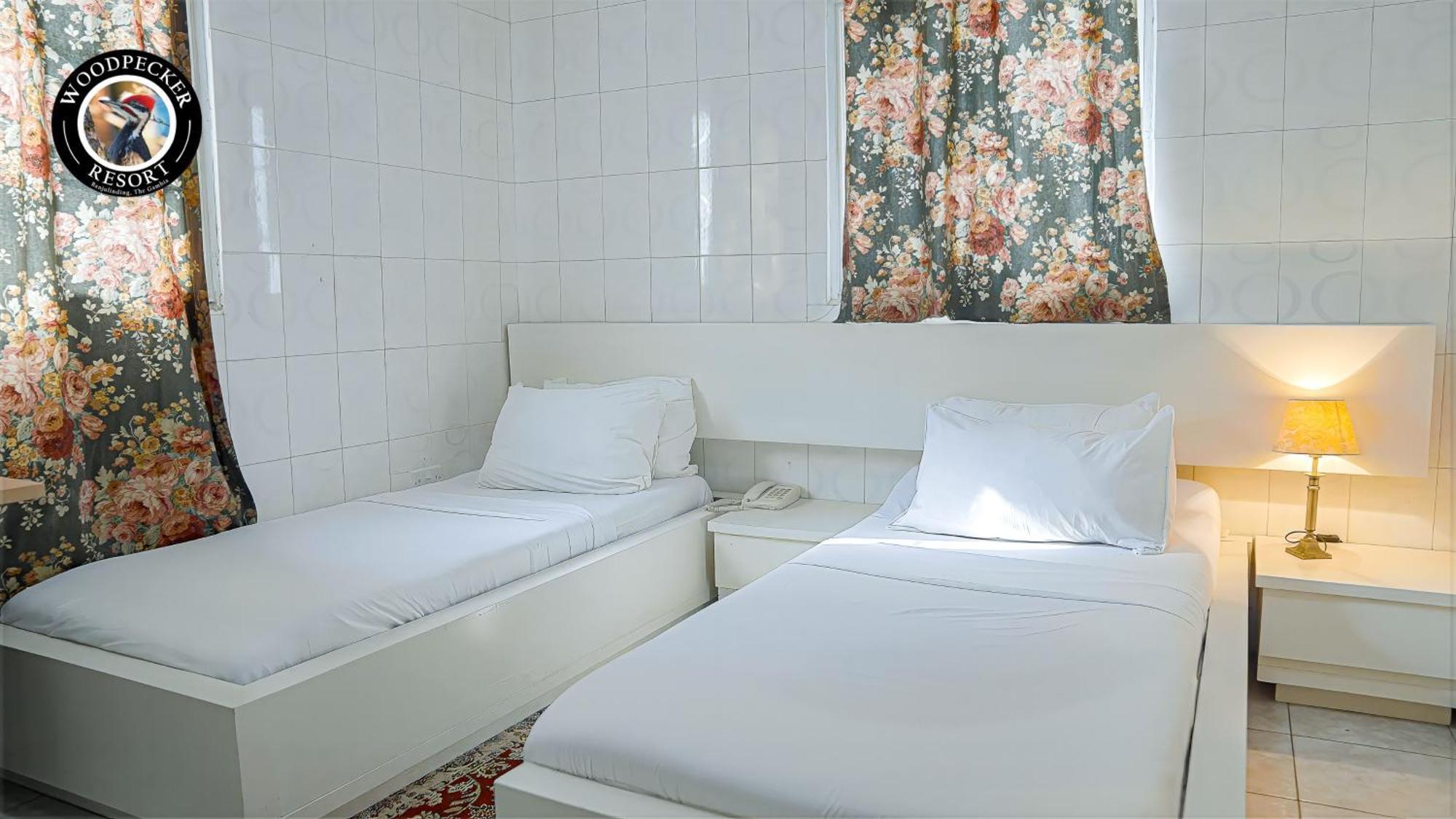 Woodpecker Resort Hotel Banjul Buitenkant foto