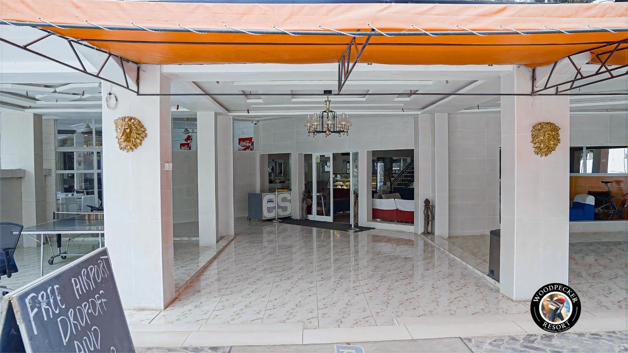 Woodpecker Resort Hotel Banjul Buitenkant foto