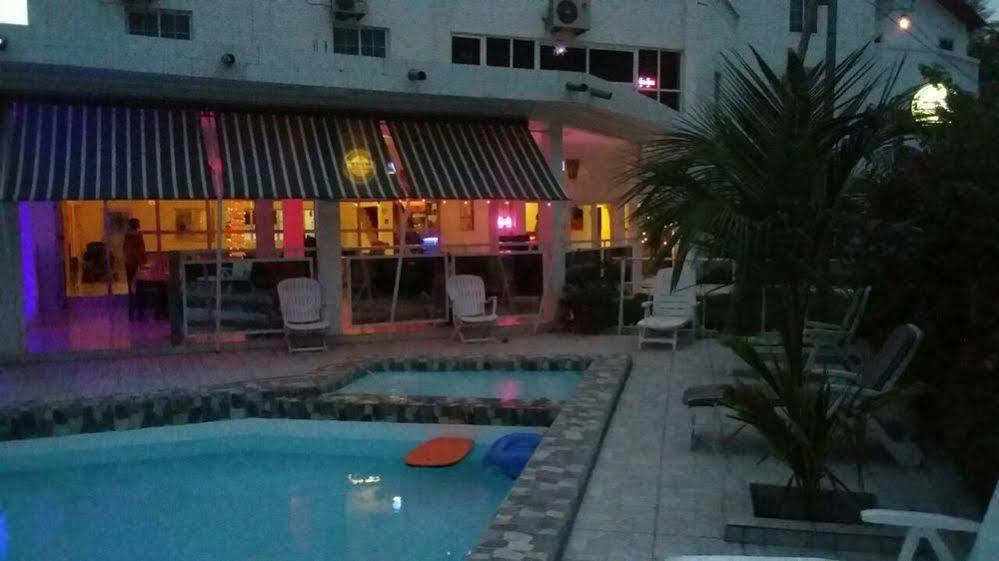 Woodpecker Resort Hotel Banjul Buitenkant foto