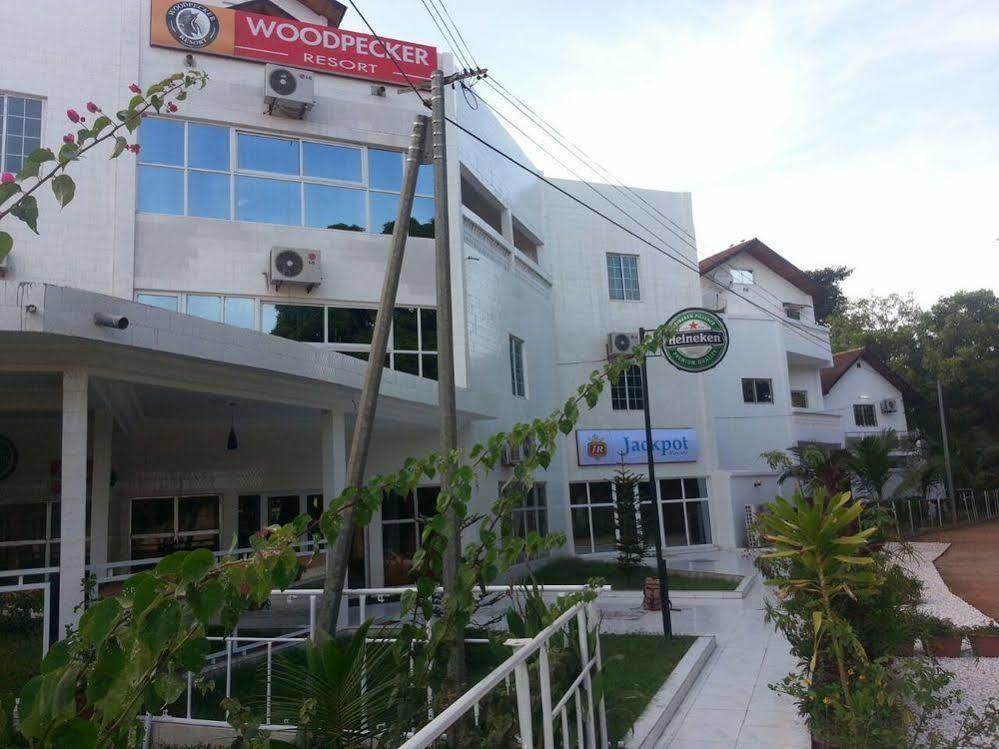 Woodpecker Resort Hotel Banjul Buitenkant foto